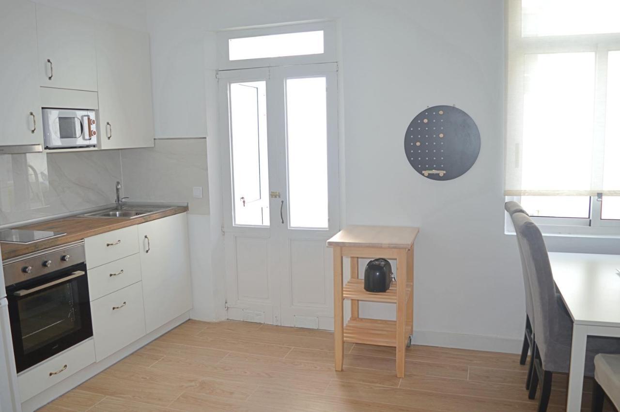 Apartamento En Centro De Ferrol Bagian luar foto